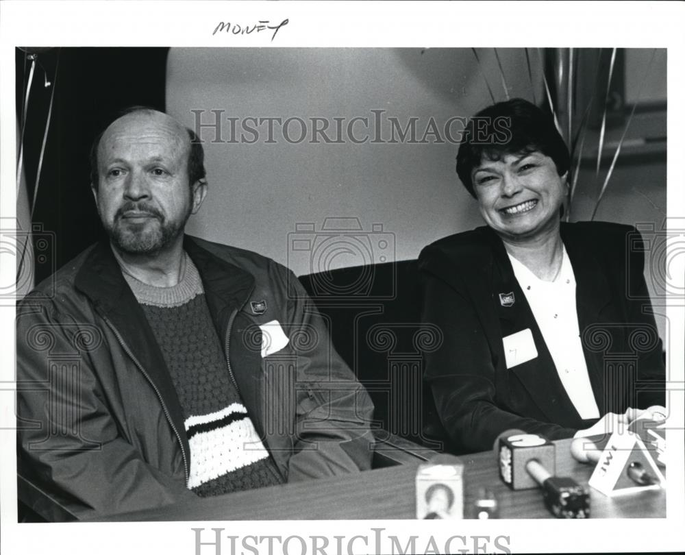 1991 Press Photo Tony Carlucci, age 43 and wife Patti Carlucci and wife Patti - Historic Images