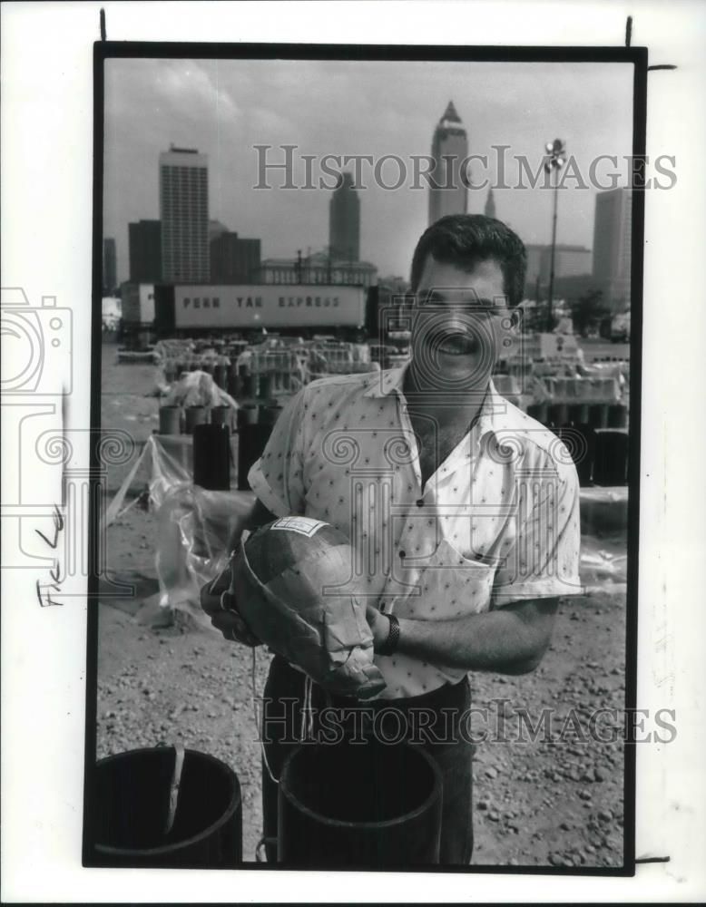 1991 Press Photo Peter Austin of the Austin Fireworks Inc - cva02705 - Historic Images