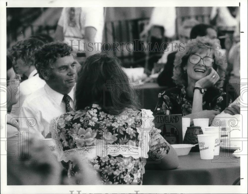 1990 Press Photo Siegfried Buerling Cuyahoga Valley President With Debbie Ziss - Historic Images