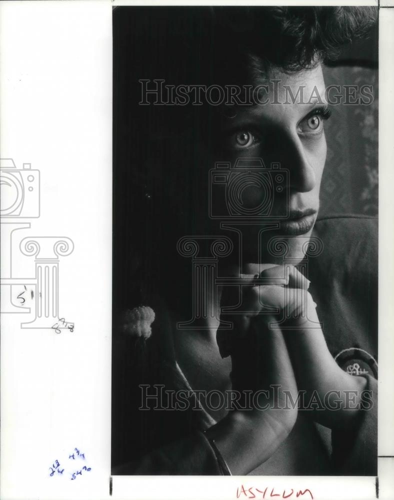 1991 Press Photo Nicoleta Achim is seeking political Asylumfrom Romania - Historic Images