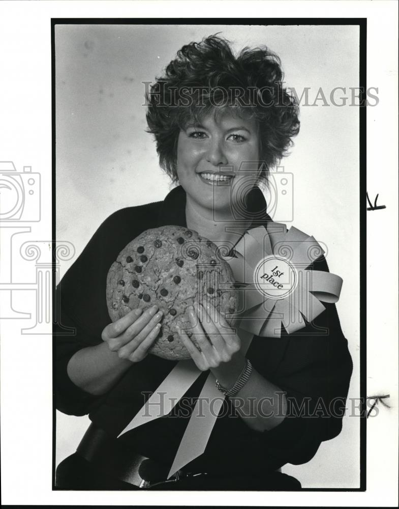 1996 Press Photo Kimberly Beidler Chocolate Festival Cookie Winner - Historic Images