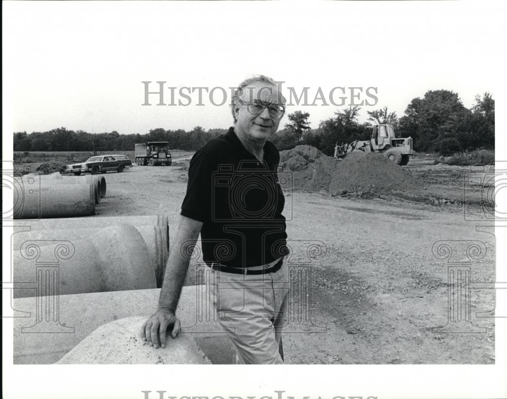 1990 Press Photo Manny Berenholtz of New Walden Develpment - Historic Images