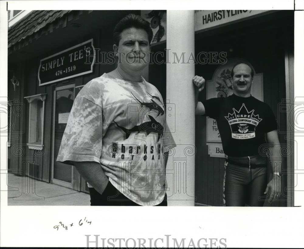 1991 Press Photo Frank Cervelli and John Black outside - Historic Images