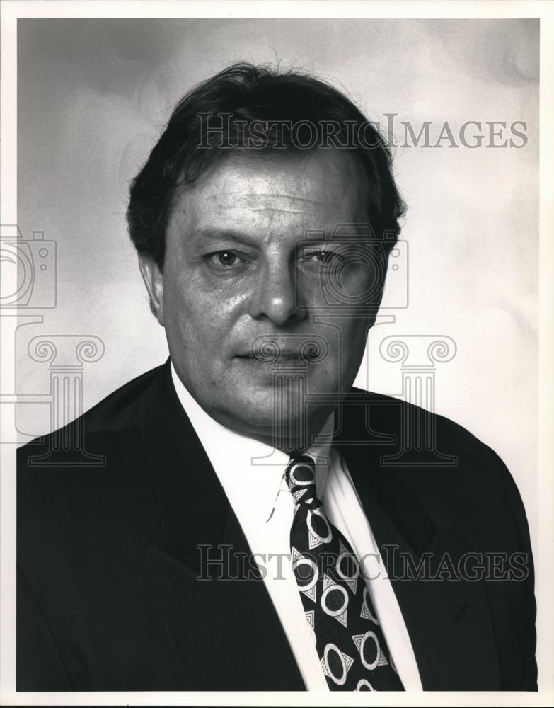 1992 Press Photo Ray A Ballared Senior VP &amp; General Sales Manager Stouffer hotel - Historic Images