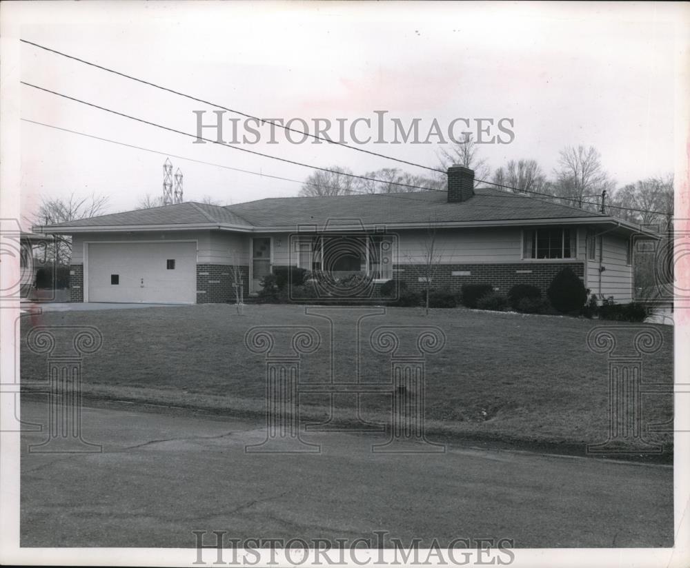 1966 Press Photo Home of Alan Parkway in Parma Ohio - Historic Images