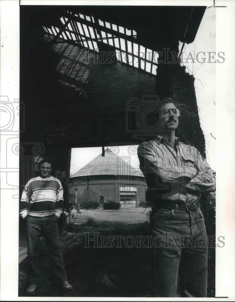 1991 Press Photo George Clark Land Developer and David Perrota of Oberlin. - Historic Images