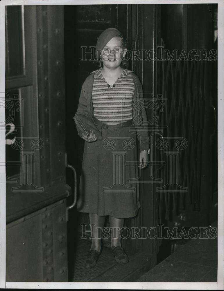 1934 Press Photo Elsie Elizabeth Geis Arrives in New York City From Alaska - Historic Images