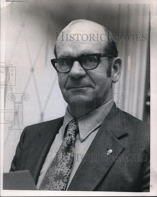 1971 Press Photo Fred Campbell Comm. of Building in North Royalton - Historic Images