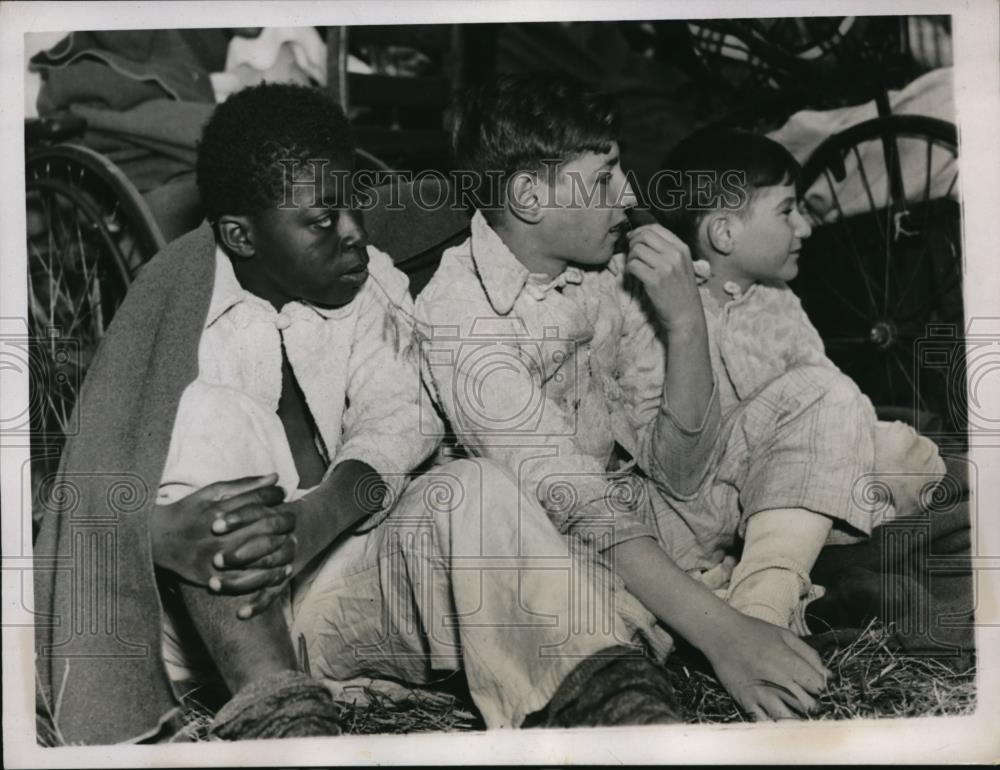 1937 Press Photo Bellevue Hospital young inmates watch a World National Rodeo - Historic Images