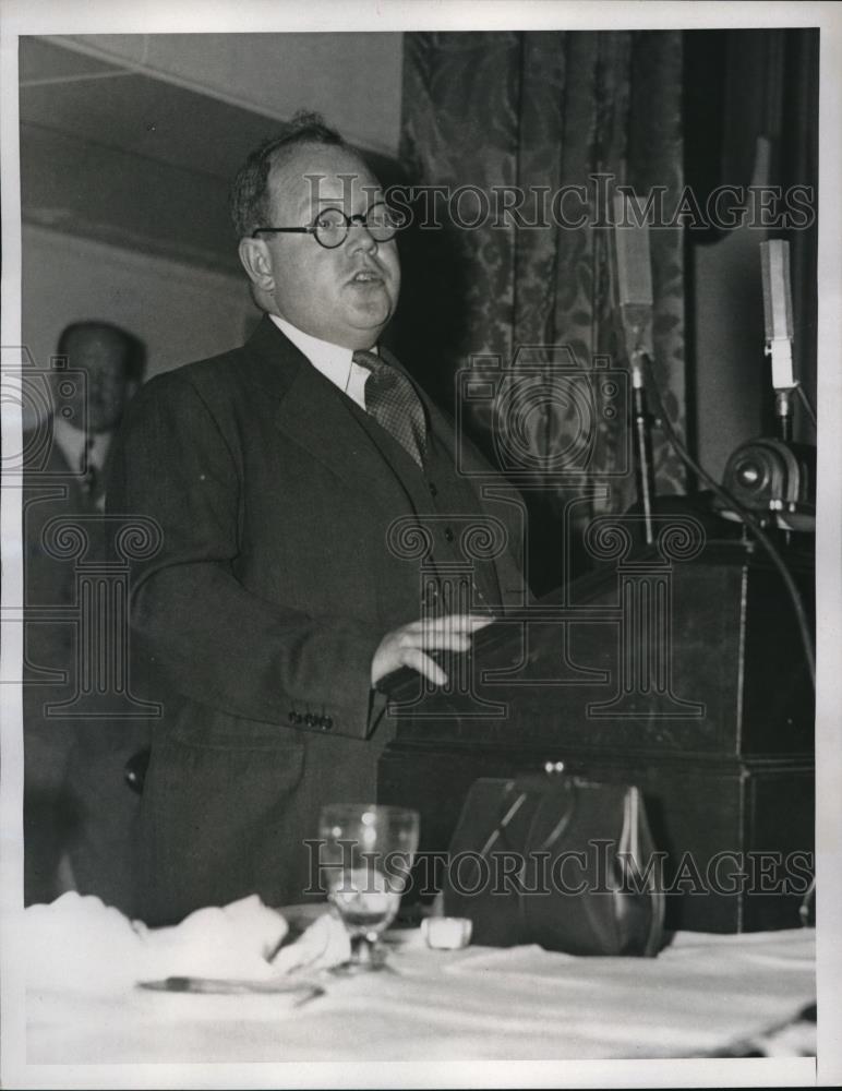 1937 Press Photo Joseph D McGolderick running for comptroller speaking - Historic Images