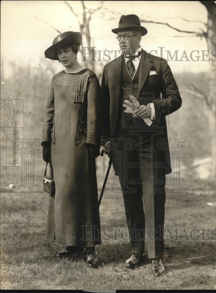 1923 Press Photo Mr. and Mrs. Lundh, Commercial Attache of Norwegian delegation - Historic Images