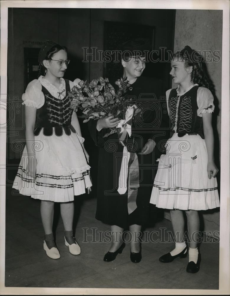 1947 Media Photo Mrs Zottan Tuldy - Historic Images