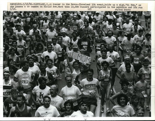 1986 Press Photo Runners at Revee Cleveland 10k event on Euclid Ave - nes19625 - Historic Images