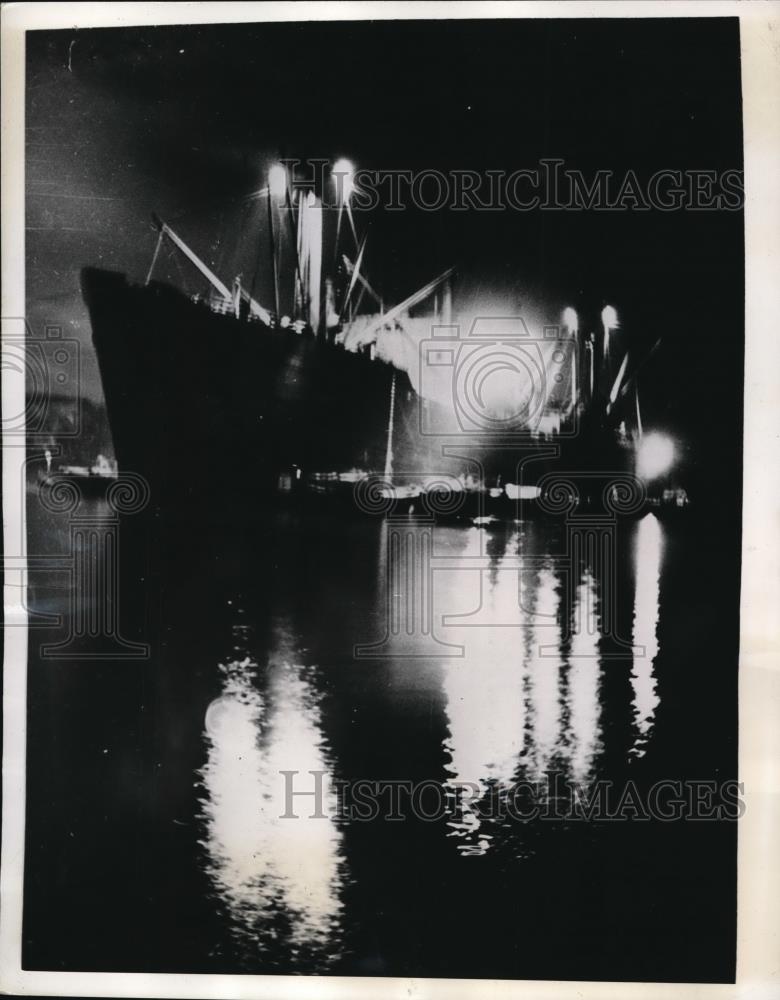 1943 Press Photo Malta convoy ships arrive in port - ned18115 - Historic Images