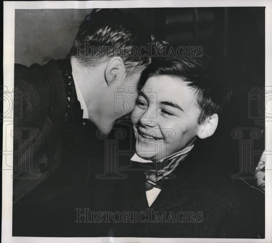 1948 Press Photo Taking a break in the play "Lincoln's Life" is Trevor Pendray - Historic Images