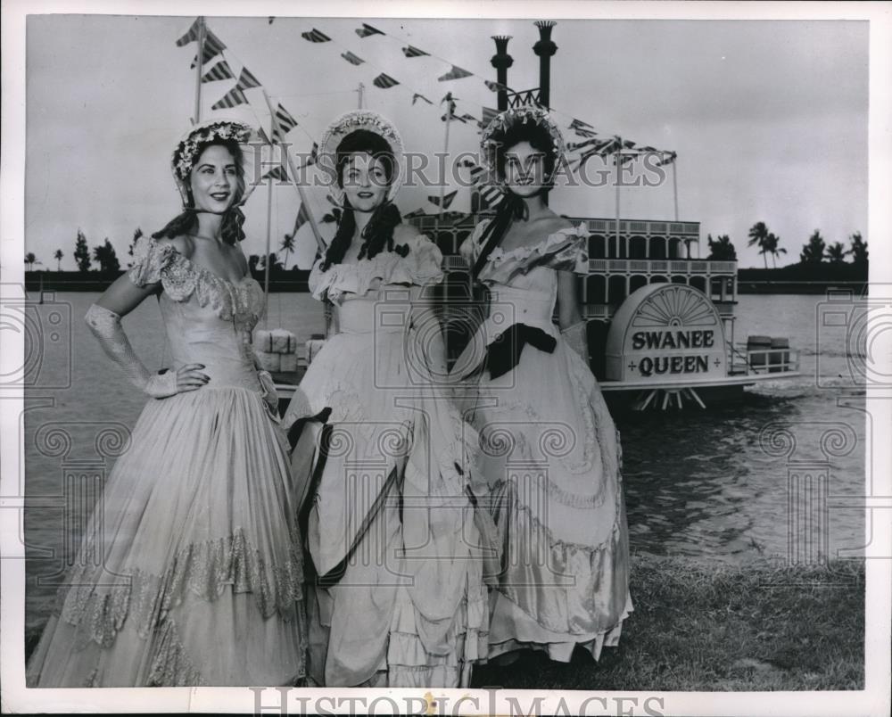 1954 Press Photo Hallandale Fla 3 southern belles stand in front of Suwannee - Historic Images