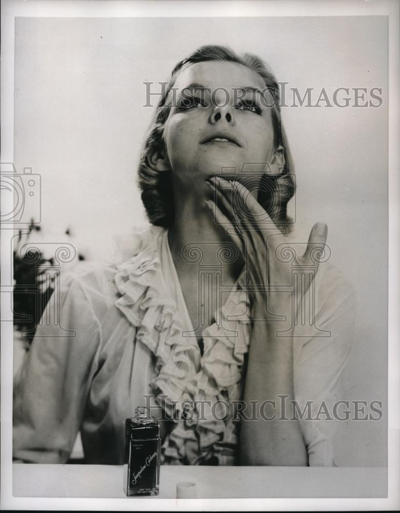 1956 Press Photo Very dry skin gets an application of a new facial oil. - Historic Images