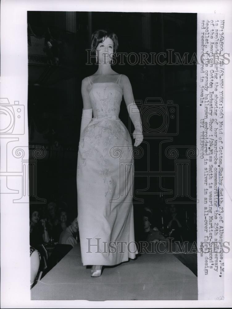 1963 Press Photo Shelby Smith, Maid of Cotton, models Martier-Raymond Gown - Historic Images