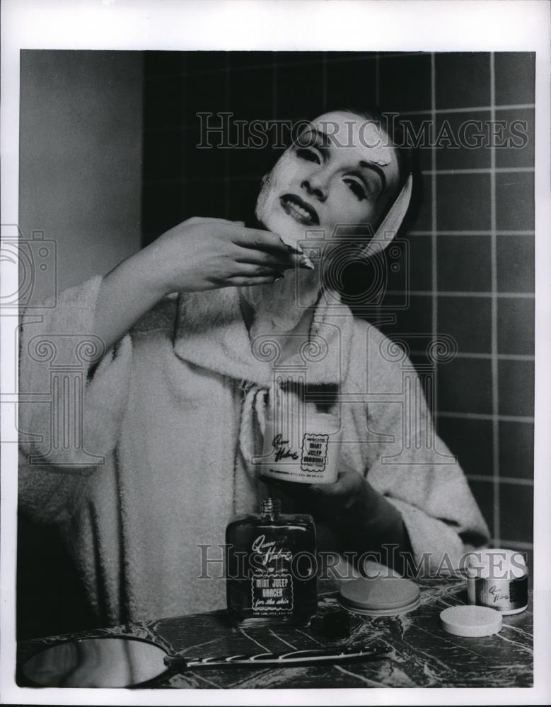 1955 Press Photo A new facial mask is designed to cleanse and stimulate - Historic Images