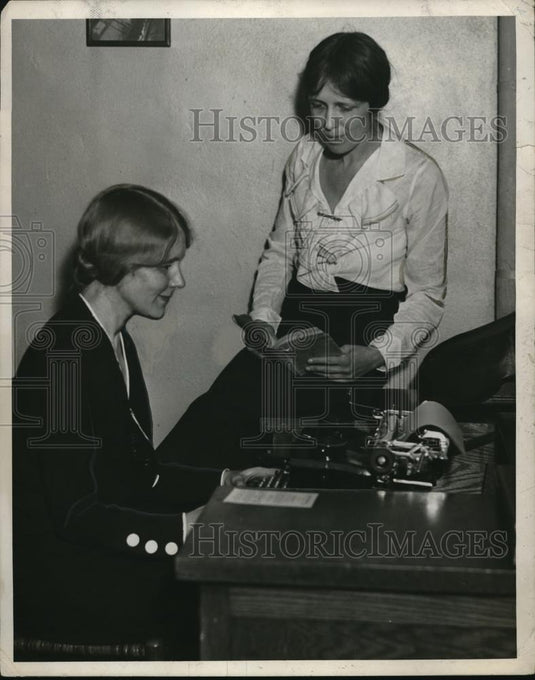 1932 Press Photo Mrs. Eldridge Grover, Mrs. M J Beistle of Cleveland Drama Club - Historic Images
