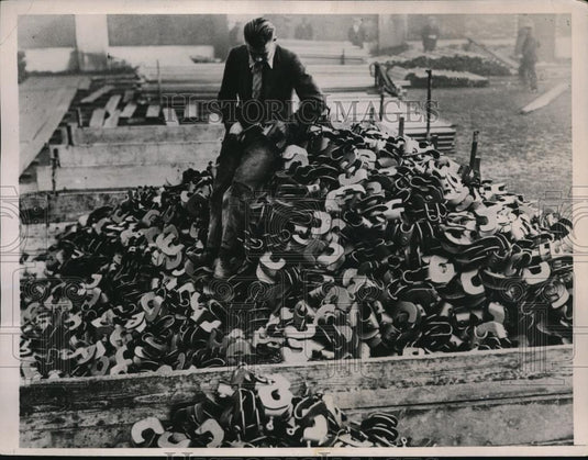 1937 Press Photo Steel Clips for Coronation Stands on Embankment in London - Historic Images
