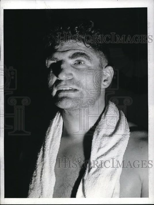 1942 Press Photo Greenwood Lakes NJ boxer Lou Noya for Tami Mauriello bout - Historic Images