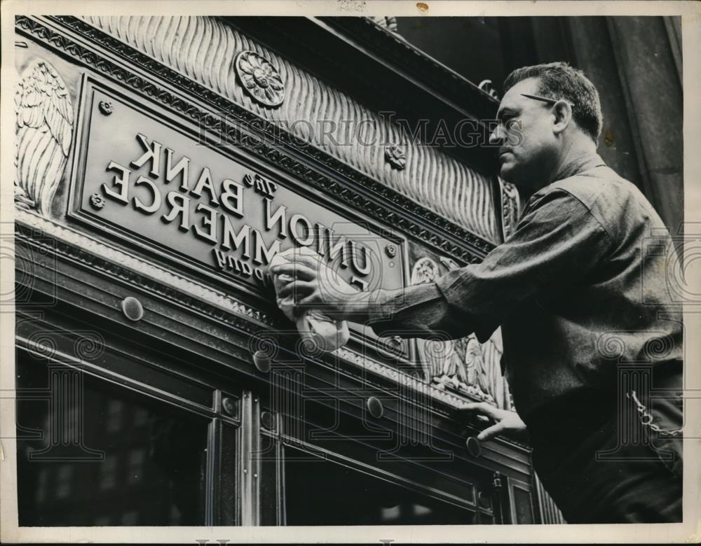 1938 Press Photo Union Bank of Commerce sign gets cleanup - ned19694 - Historic Images