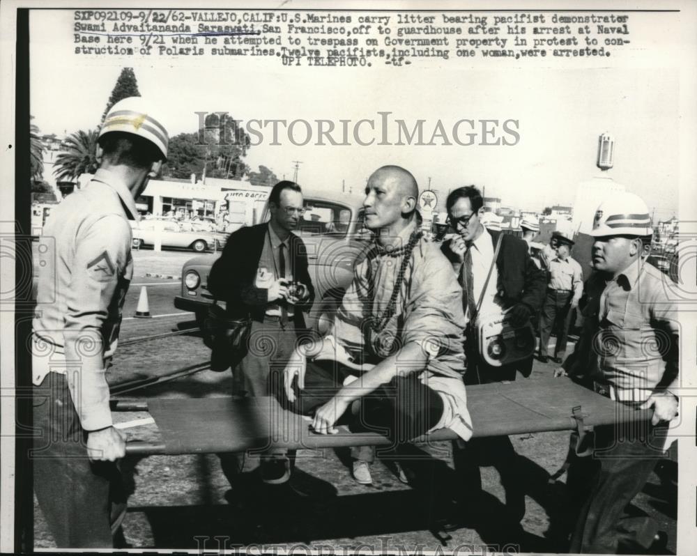 1962 Press Photo Swami Advaitananda Saraswati, of San Francisco,CA, arrested. - Historic Images