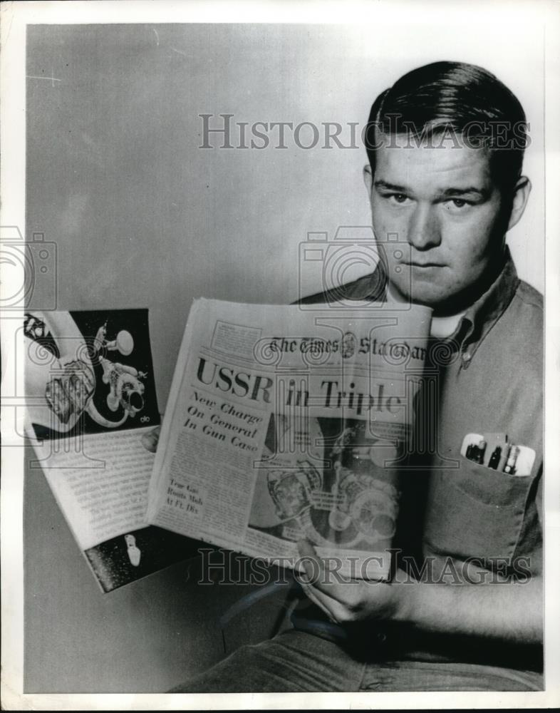 1969 Press Photo Ron Titus thumbing through February edition &quot;Science American&quot; - Historic Images