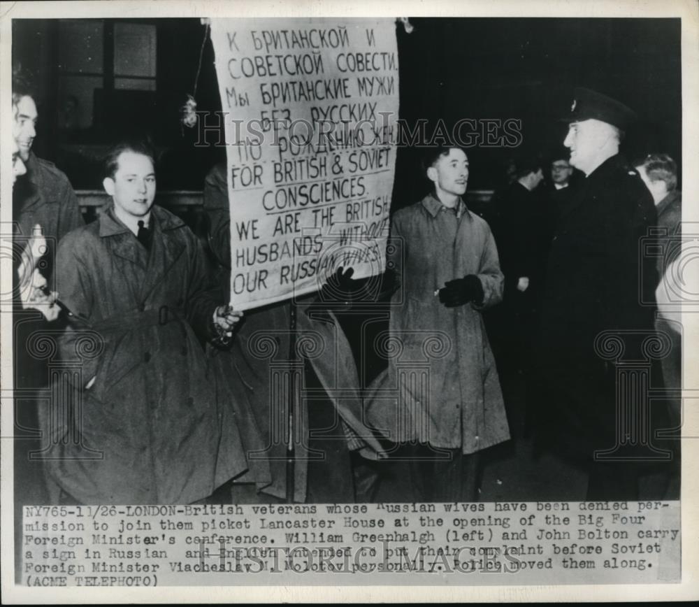 1947 Press Photo British veteran picket at Lancaster House - Historic Images