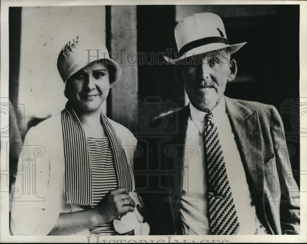 1933 Press Photo Calvin Brant Fights for Bride 59 Years His Younger. - Historic Images