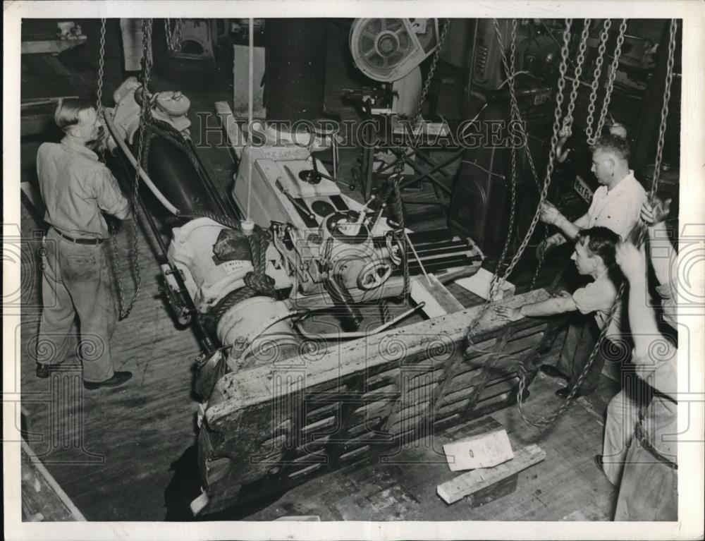 1945 Press Photo PCA Victor Camden Plant dismantles a drill press - Historic Images