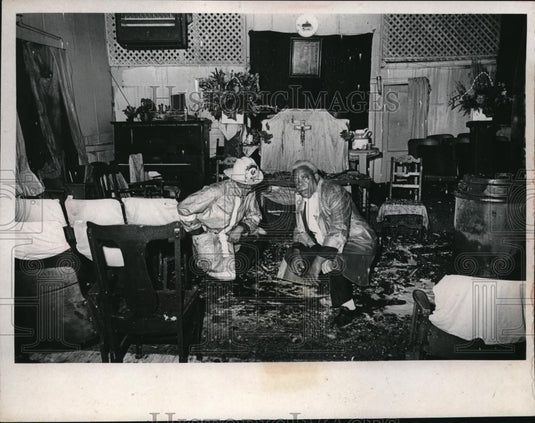 1971 Press Photo A.J. Sedlak & Rev. T.C. Williams look over water damaged church - Historic Images