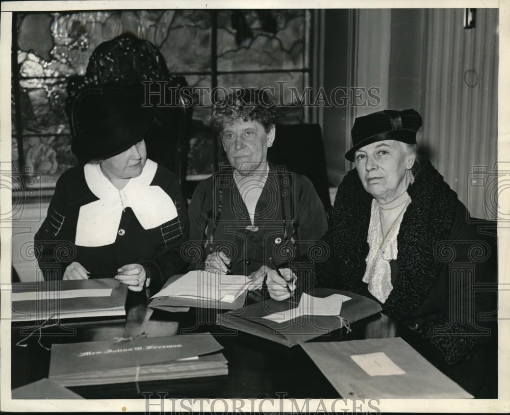 1933 Press Photo Mrs. Wilson, Ms. M.T. Boardman &amp; Mrs. Taft in Red Cross Meeting - Historic Images