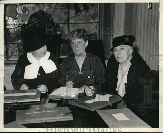 1933 Press Photo Mrs. Wilson, Ms. M.T. Boardman & Mrs. Taft in Red Cross Meeting - Historic Images