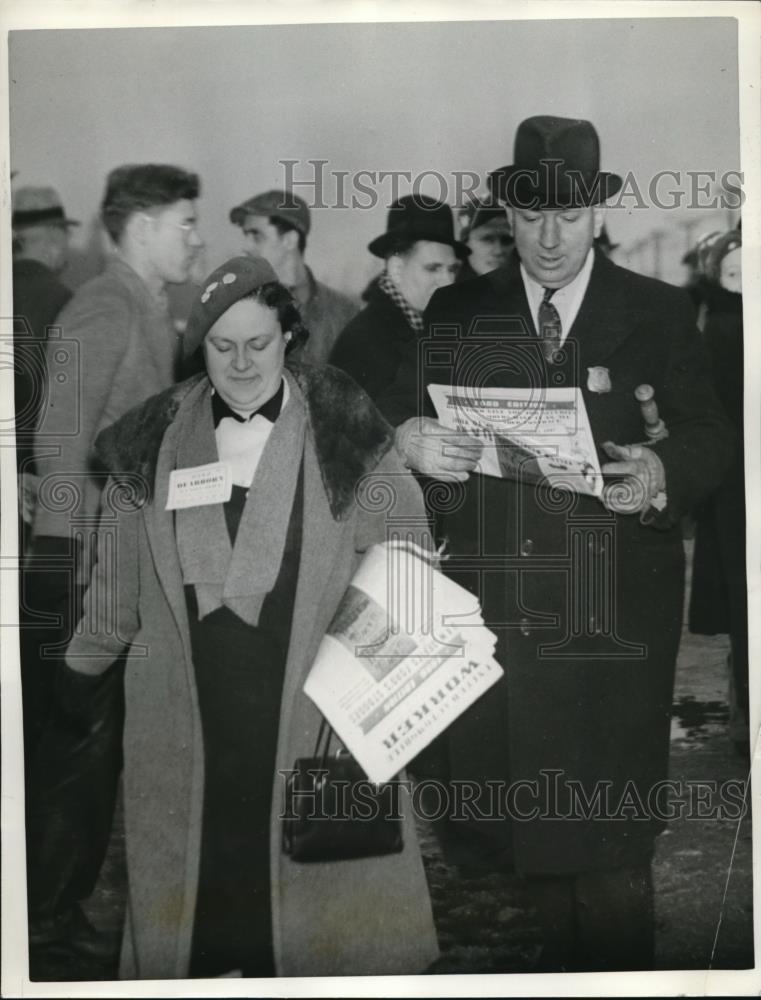 1937 Press Photo Dearborn Mich one of the feminine members of UAW Auxiliary - Historic Images