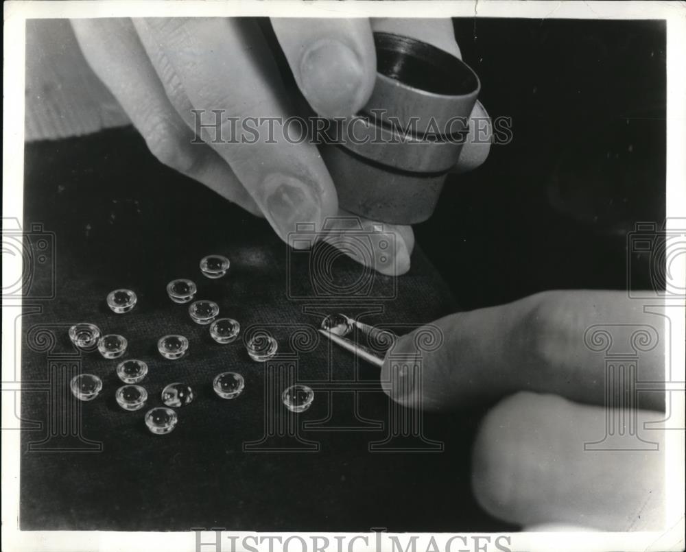 1941 Press Photo Microbe Hunters Uses Super Lenses Made in Spencer Plant of the - Historic Images