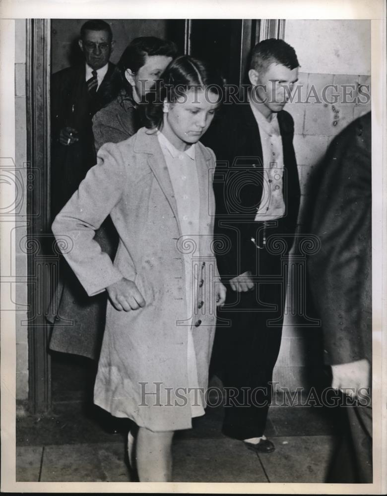 1947 Press Photo Alline Rolmern husband charge of Abduction against farmer - Historic Images