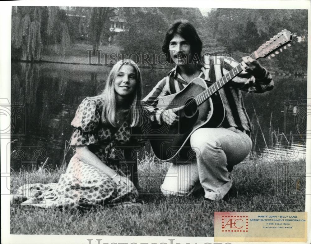 Press Photo Mark and Debbie Next to Pond - Historic Images