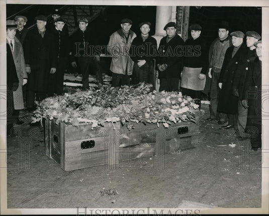 1938 Press Photo Body of Edward J. Neil on its way home. - Historic Images