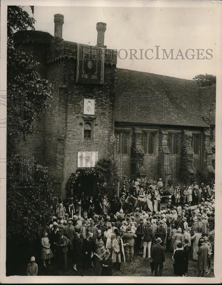 1927 Press Photo Tudor revels crowds at Hertfordshire England Lady Salisbury - Historic Images