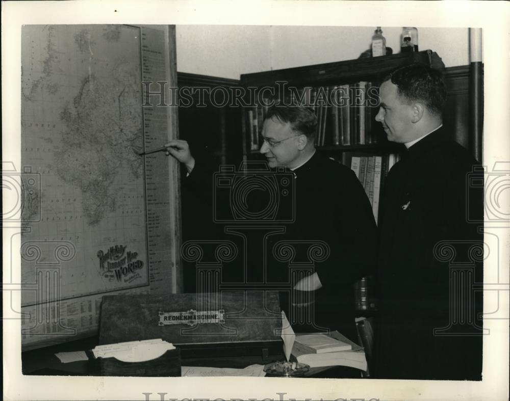 1936 Press Photo Professor F.W. Sohon with William Schweder in North India. - Historic Images