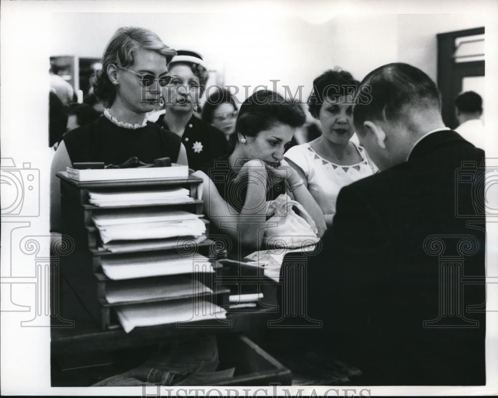 1956 Press Photo Passport offivce at NYC lines of people at office - Historic Images