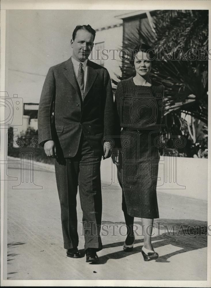 1933 Press Photo Mr and Mrs F. W. Perkins honeymooning in Bermuda - Historic Images