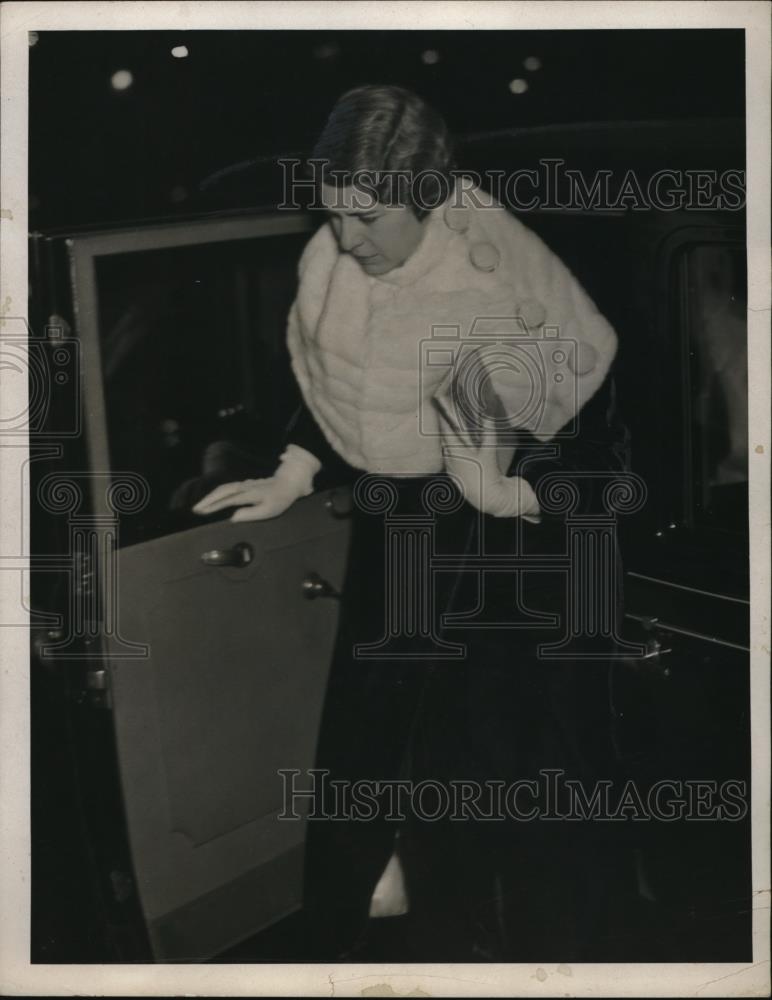 1933 Press Photo Mrs. Robert H. Nutt - Historic Images