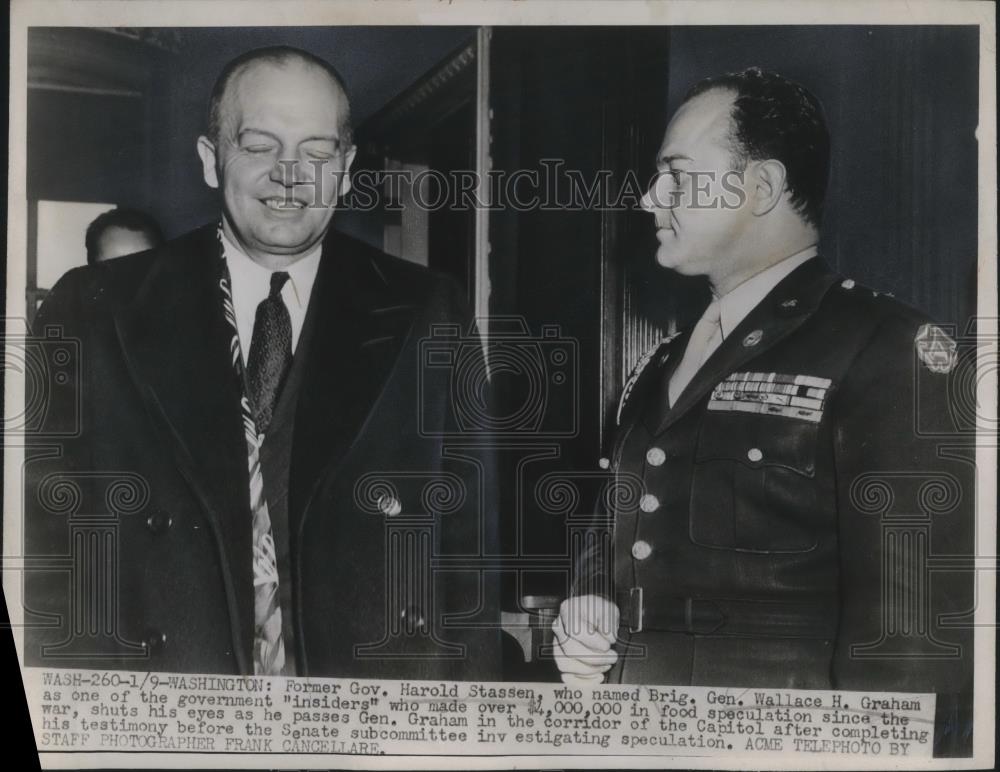 1948 Press Photo Former Gov. Harold Stassen passes General Graham in the Capitol - Historic Images