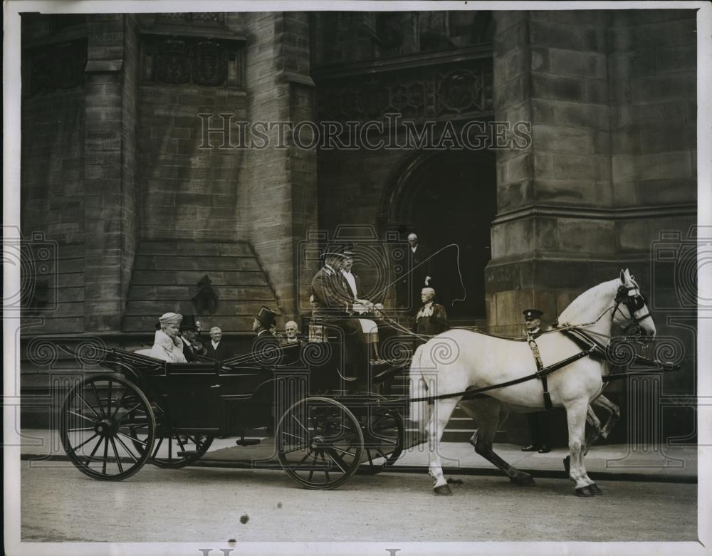 1931 Press Photo King &amp; Queen at Princes Street Station Mainburgh - Historic Images