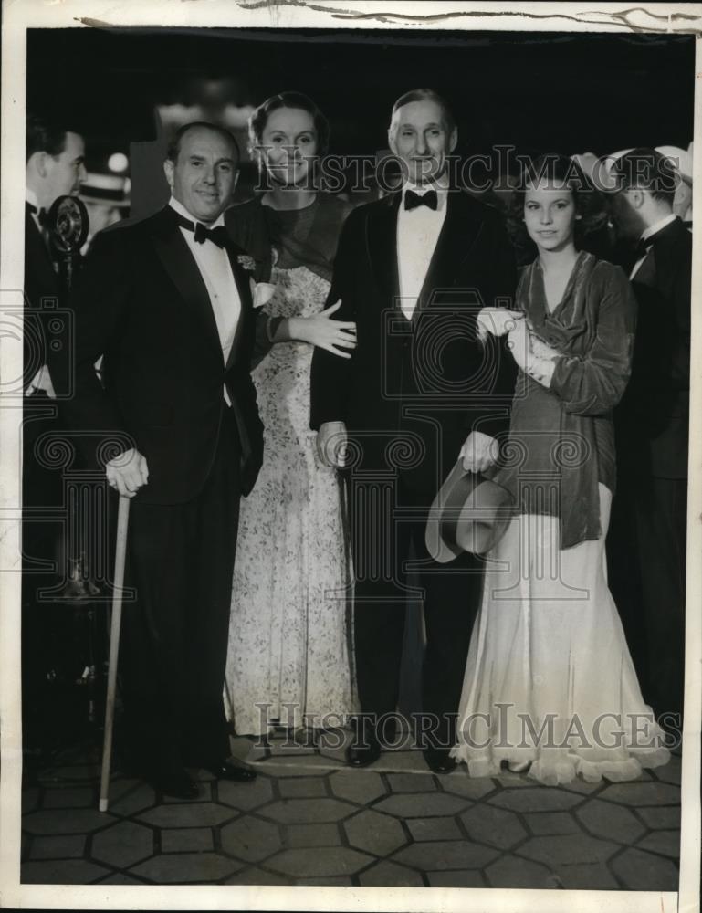 1932 Press Photo Premier of movie Blessed Event at Warner Brothers Hollywood - Historic Images