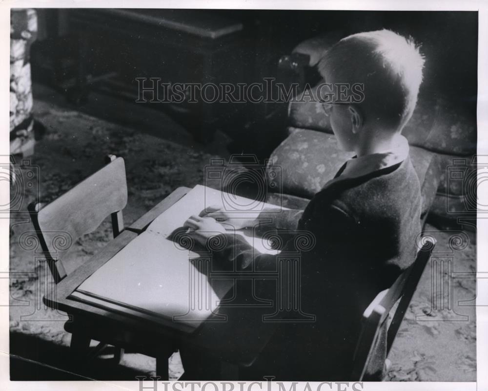 1952 Press Photo Freddie Allemeier, is lucky because he has two homes and - Historic Images