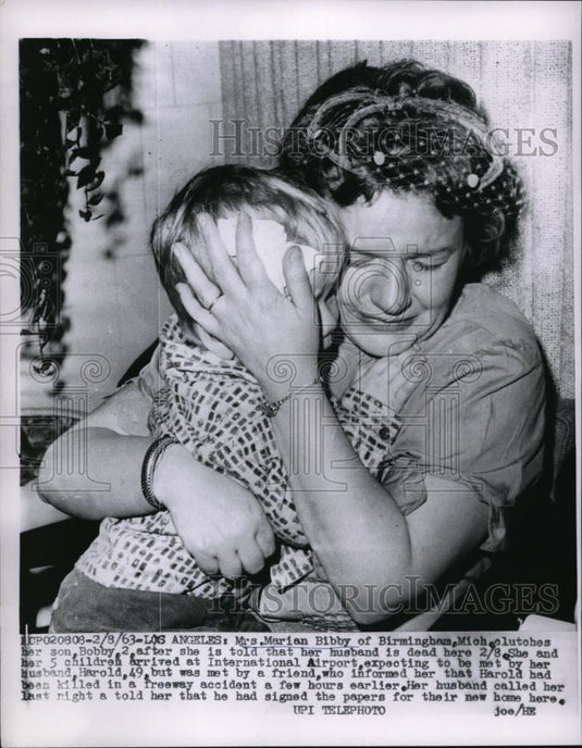 1963 Press Photo Marian Bibby Of Birmingham, MI Informed Of Husband's Death - Historic Images